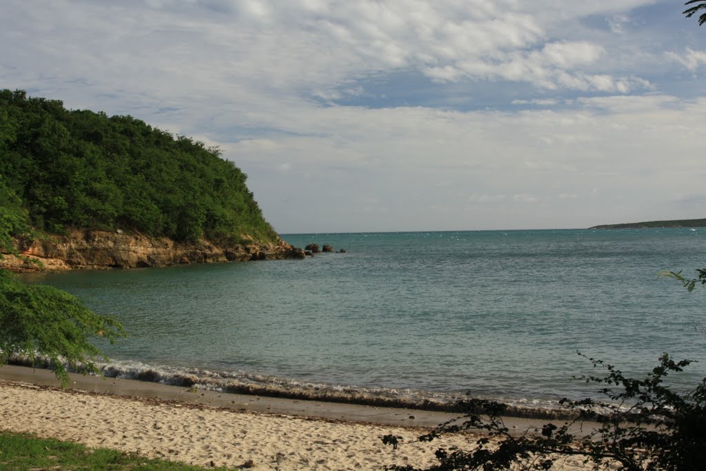 Bahía de Guanica by Ricardo David Jusino