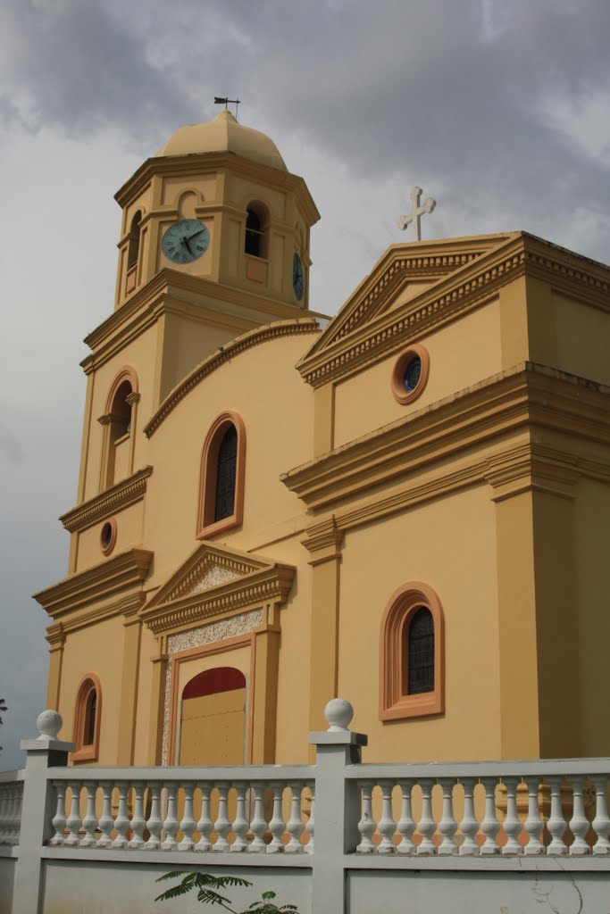 Iglesia Catolica de Cabo Rojo (En Restauración) by Ricardo David Jusino