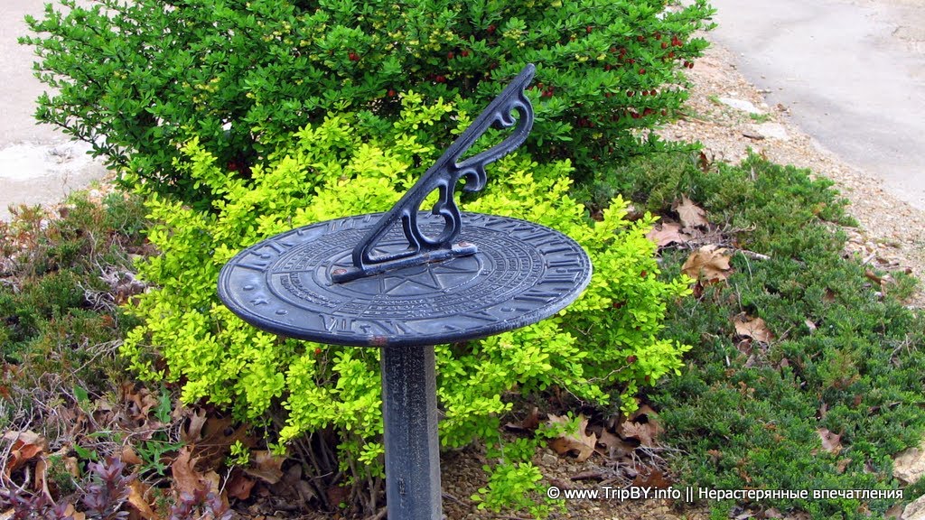 Sun Dial near to Talking Rocks Cavern by TripBY