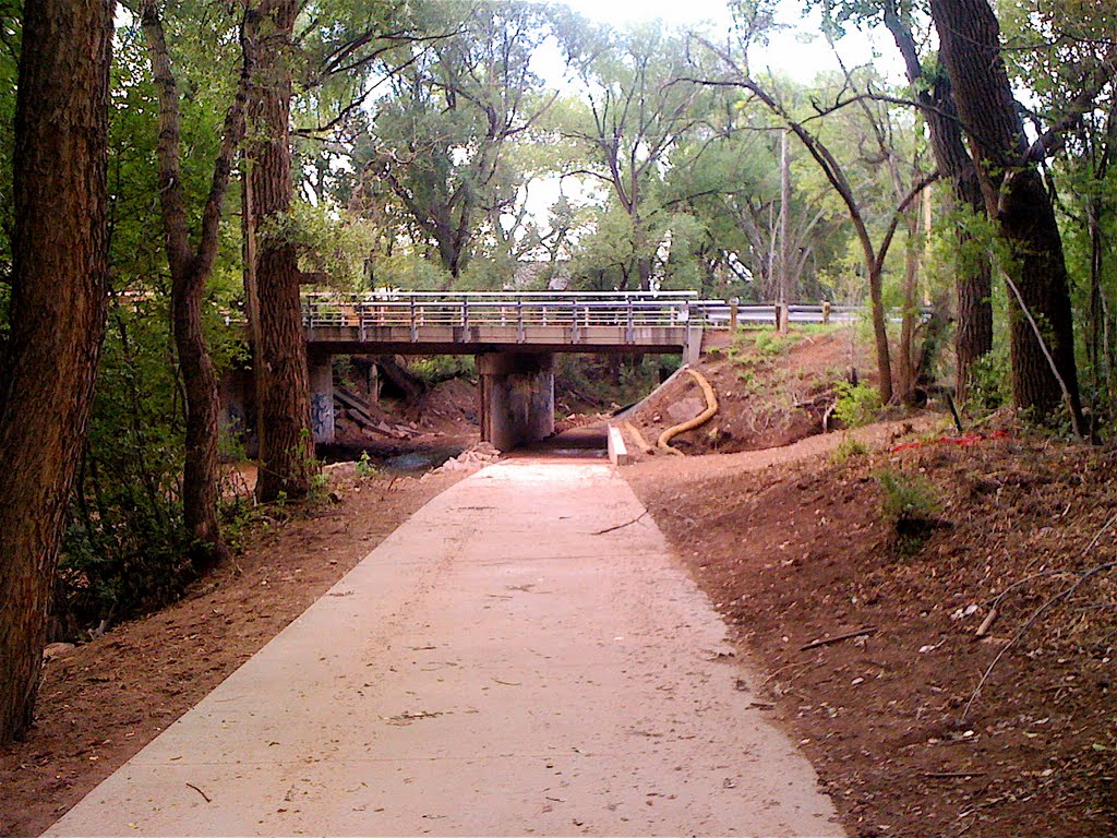 Midland Trail - 26th St. underpass by groupw