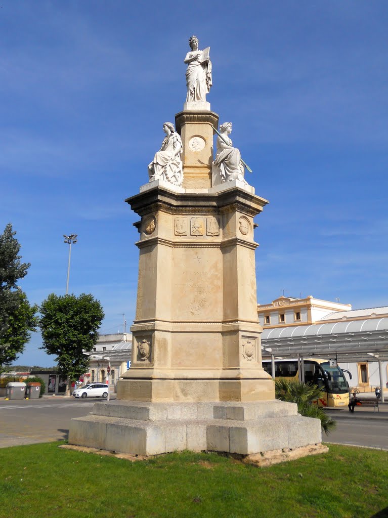 Vilanova i la Geltrú: monument a Eduard Maristany by Pedro Salcedo i Vaz