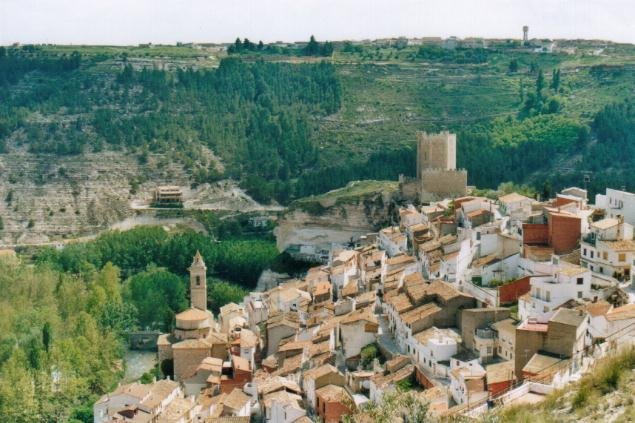 Alcalá de Júcar by adosortiz