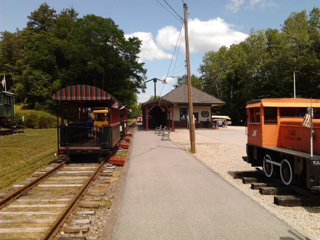 Train at Silver Lake Railroad by MeEvilBob