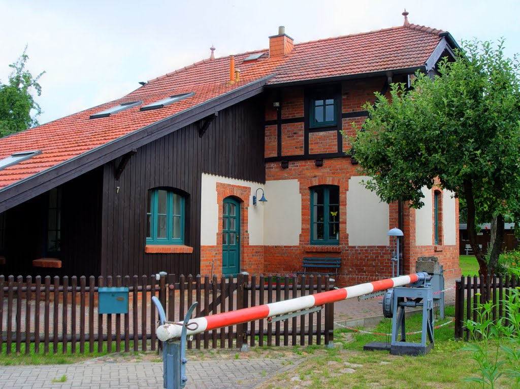 Bahnwärterhaus Neu Lübstorf by Mecklenburg pro Panoramio