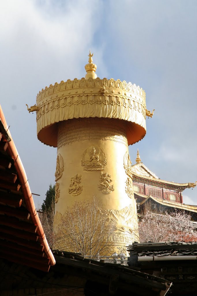 Moulin à prière géant by suila