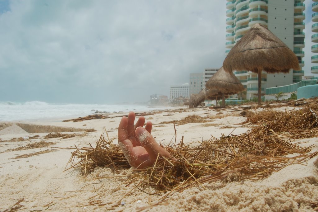 Cancun Hurricane dean 2007 by Claudio Ottaviani