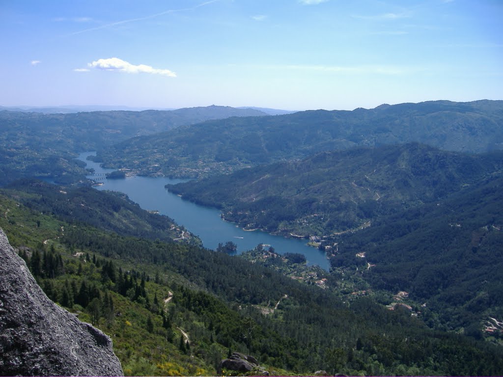 A vila do Gerês by Luis Fernandes