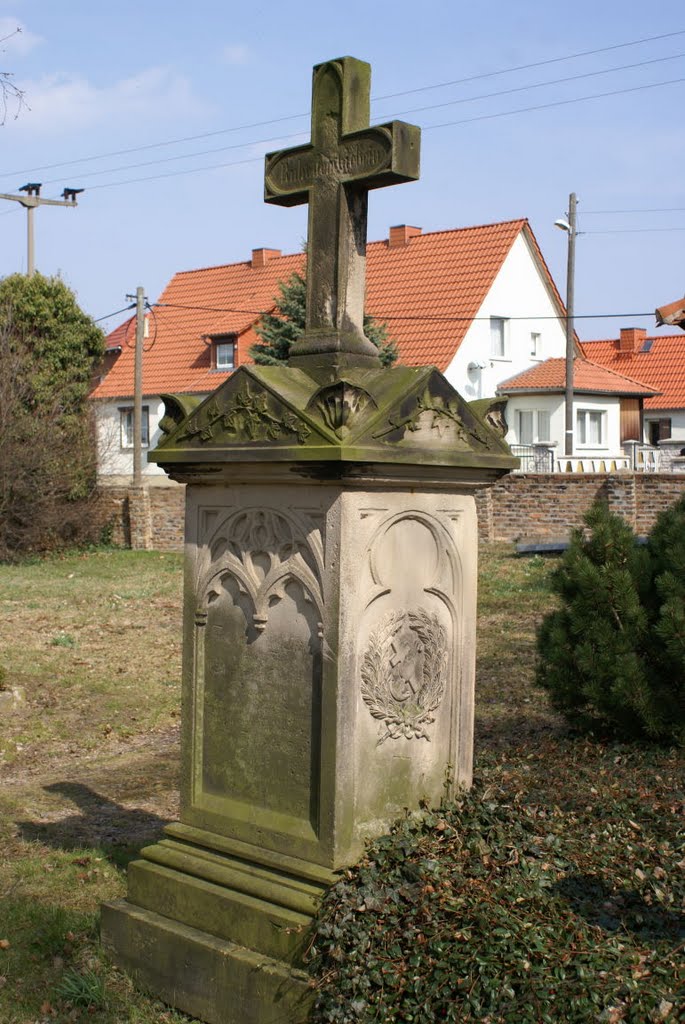 Hist. Stele an der Dorfkirche Burgsdorf (Mansfeld-Südharz) by Atheistin