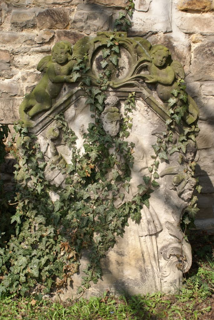 Hist. Grabstein an der Dorfkirche Burgsdorf (Mansfeld-Südharz) by Atheistin