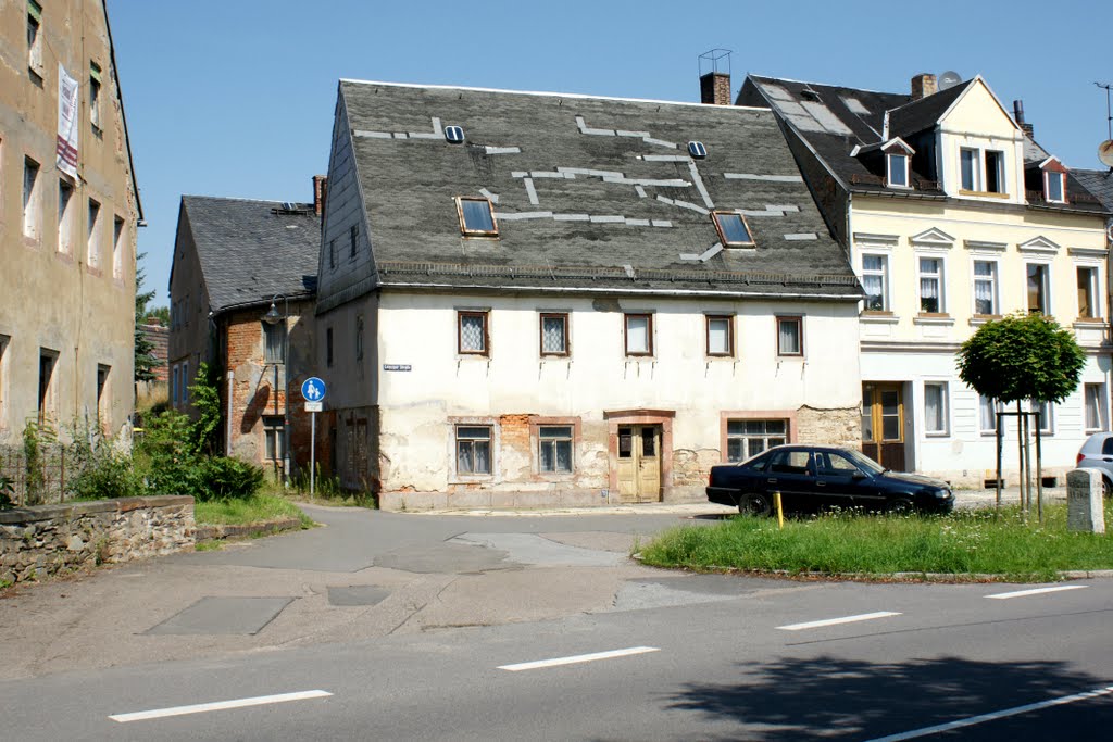 Geringswalde, Leipziger Straße, ..."Anlieger frei! Vorsicht bei Dunkelheit! Verkehrszeichen 394! Laterne leuchtet nicht die ganze Nacht!" by Jörg Reibetanz