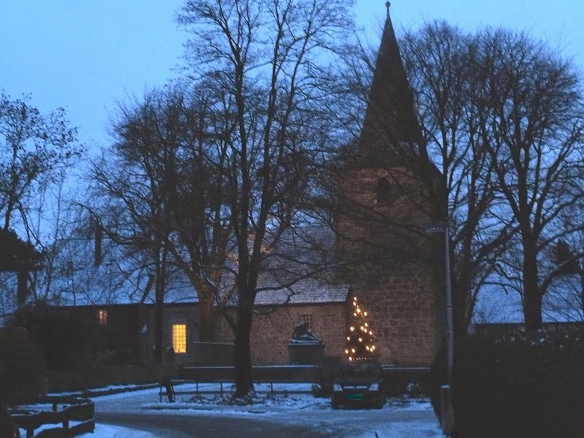 2010 12 04; Hiddestorf, Nikolaikirche im Advent by weeegeee