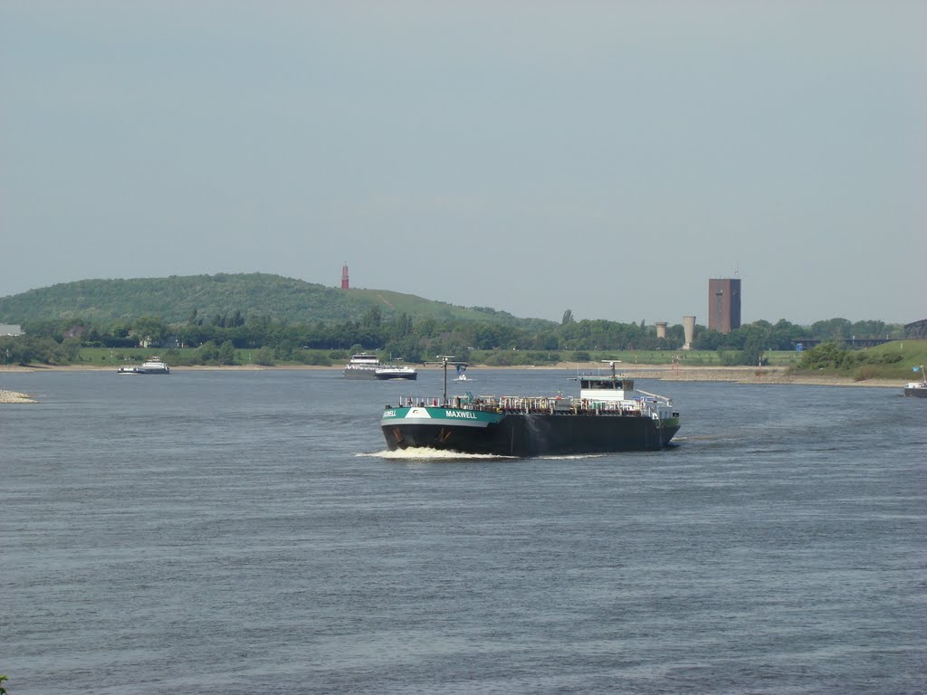 Duisburg ( Rhein ) Mai 2011 by DortmundWestfalica