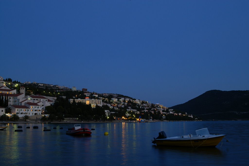 Neum by night by kisis