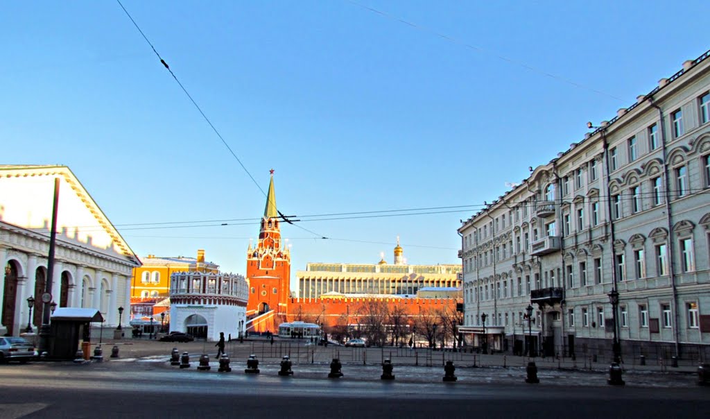 St. Moss, view of the Kremlin / Ул. Моховая, вид на Кремль by Tikhon Butin