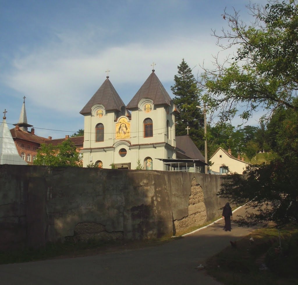 Biserica Mănăstirii Ortodoxe Sf. Ilie de la Izvor by danger.mouse