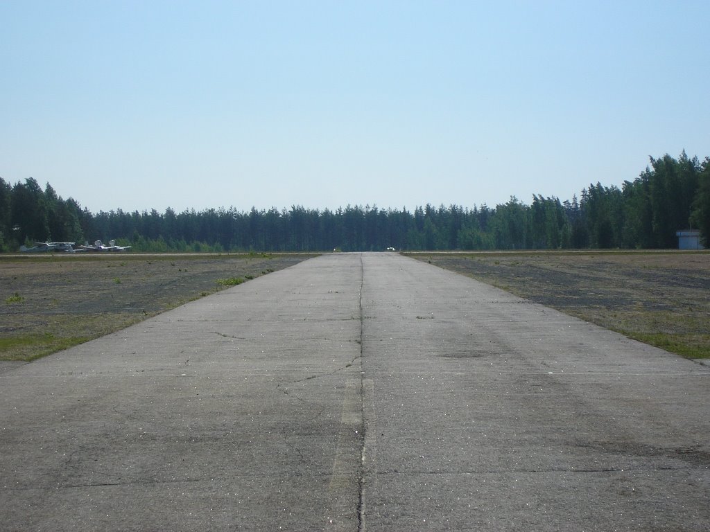 Hyvinkää airport [06-2006] by pan-opticon