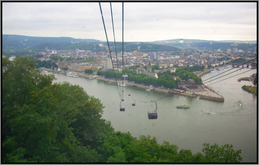 H©) Juli 2011 / BUGA in Koblenz - Seilfahrt zum deutschen Eck bei leichten Regen by Hannes Th.