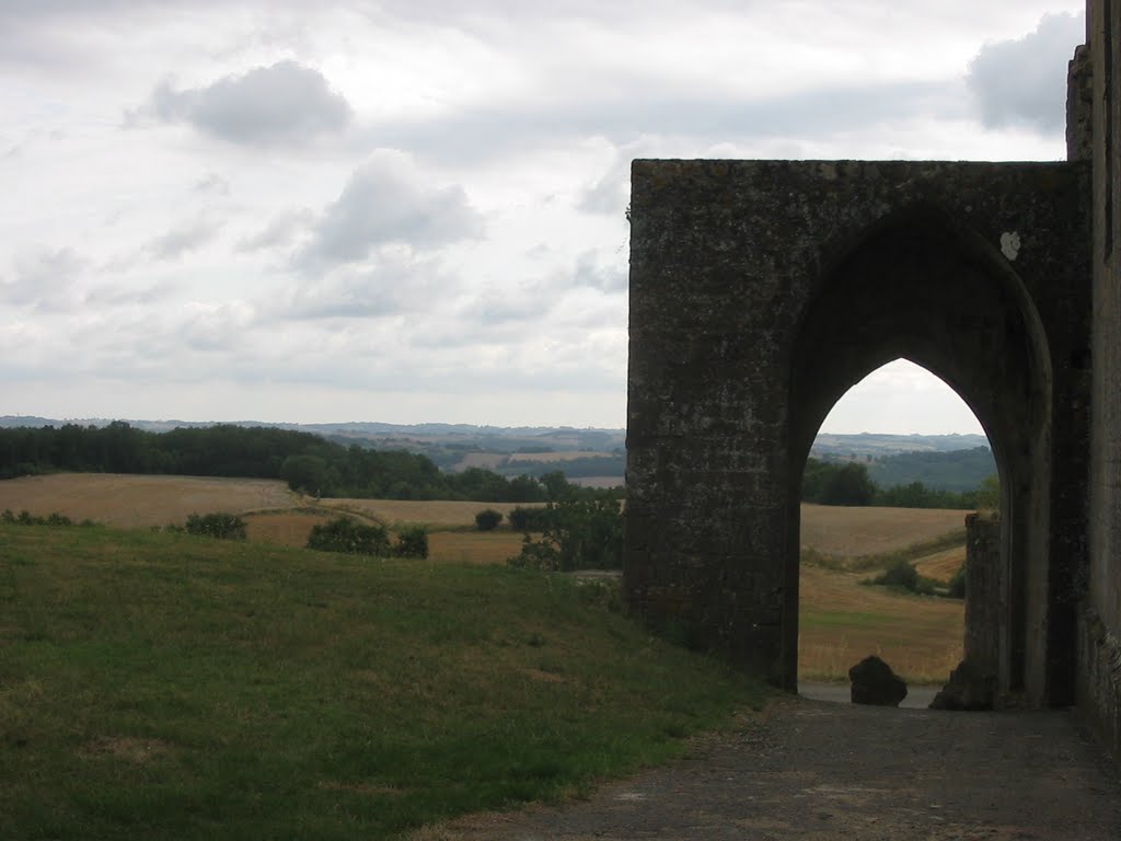 Gothig gate in Auriebat, GR 653 seen through by caminka