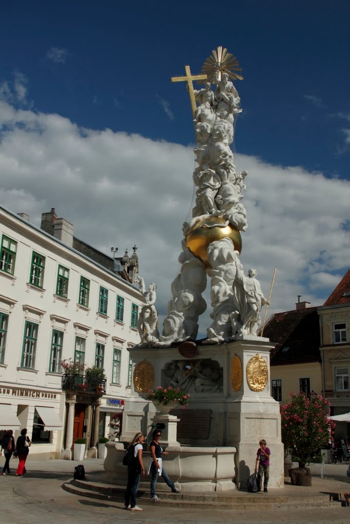 Hauptplatz mit Pestsäule by manfrezo