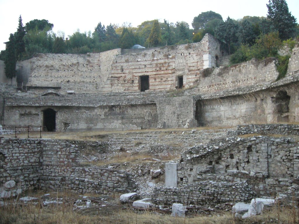 Anfiteatro romano by Enrico Bocconi Azadi…