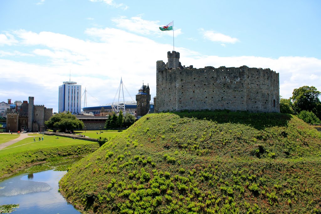 Cardiff Castle, the shell by totovadacca