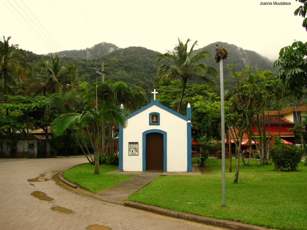 Igreja em Toque Toque Pequeno by Joannis Mihail Moudatsos