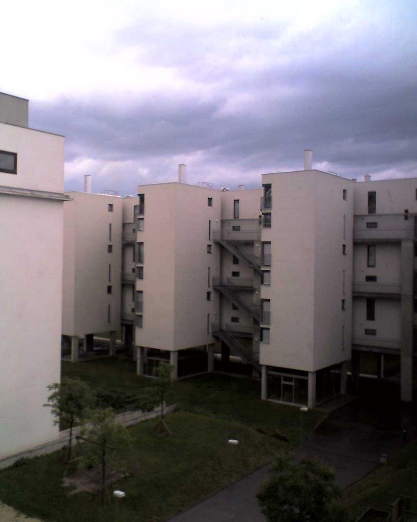 Courtyard between "Tokiostrasse" and "Dueckegasse" by ChristianWolf