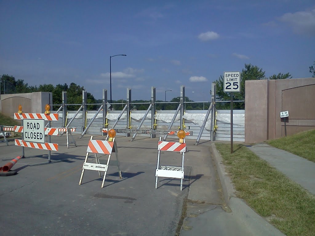 Riverside Flood Gate Q-3A by aaronkcmo