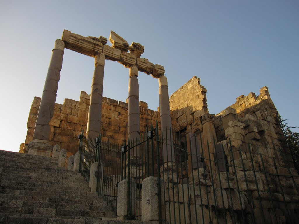 Baalbeck (بعلبك) : l'escalier d'entrée du temple - Liban by TitTornade