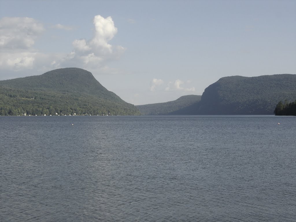 Lake Willoughby and Willoughby Gap (from the north) by chris1073