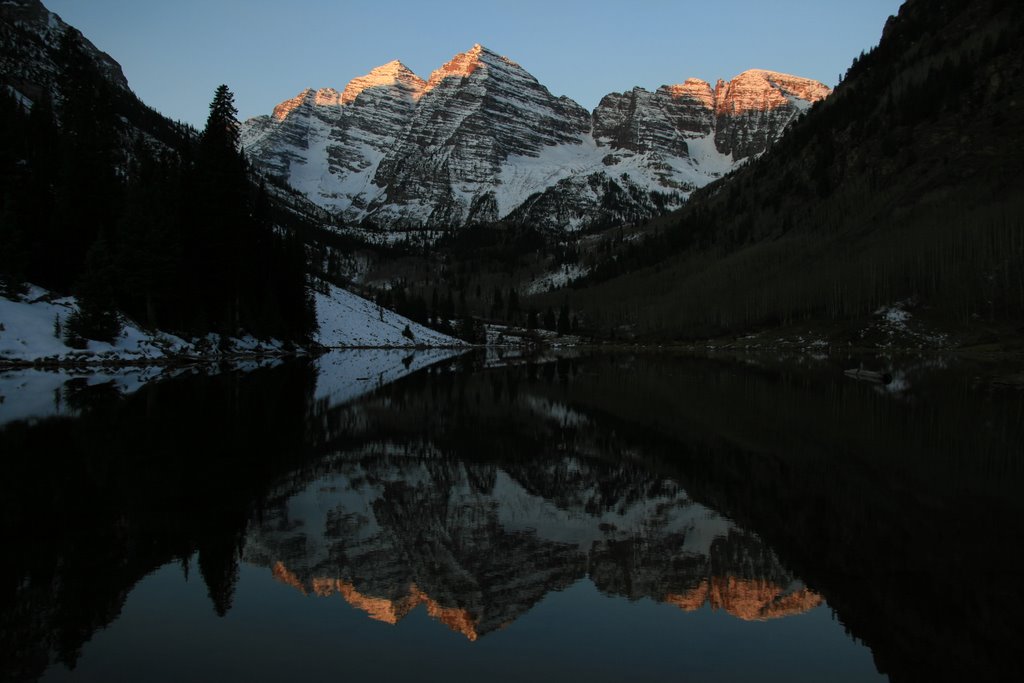 Maroon Bells and Maroon lake by Richard Ryer