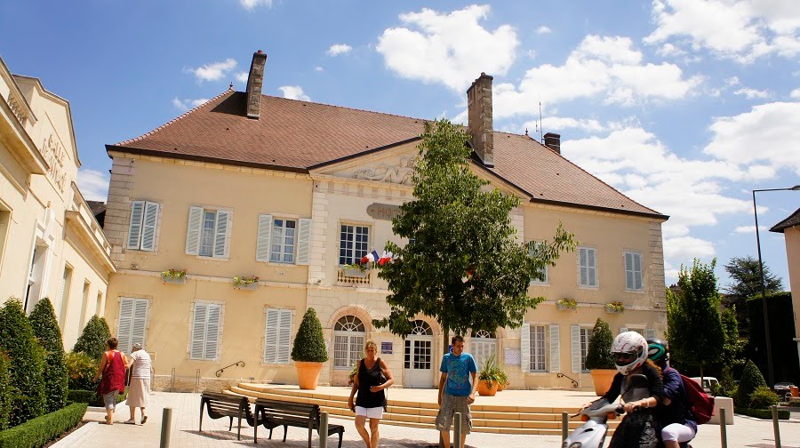 Hotel de Ville - Nuit-Saint-George, 21 Bourgogne by Paul HART