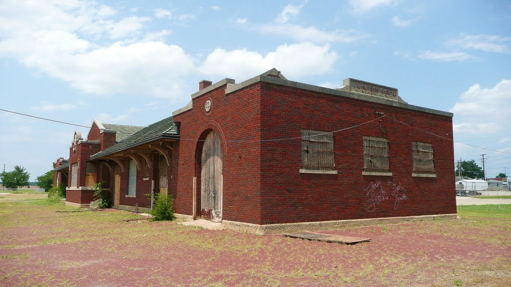 2011_06-11_Cushing Oklahoma_P1150458_Train Depot by lightbenders