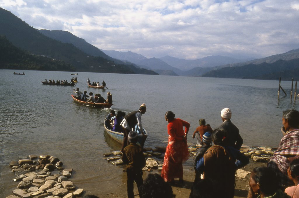 Kaski District, Phewa Lake from Pokhara by Elios Amati (tashimelampo)