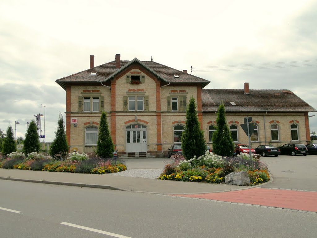 Bahnhofsgebäude Salem im Sommer by bke