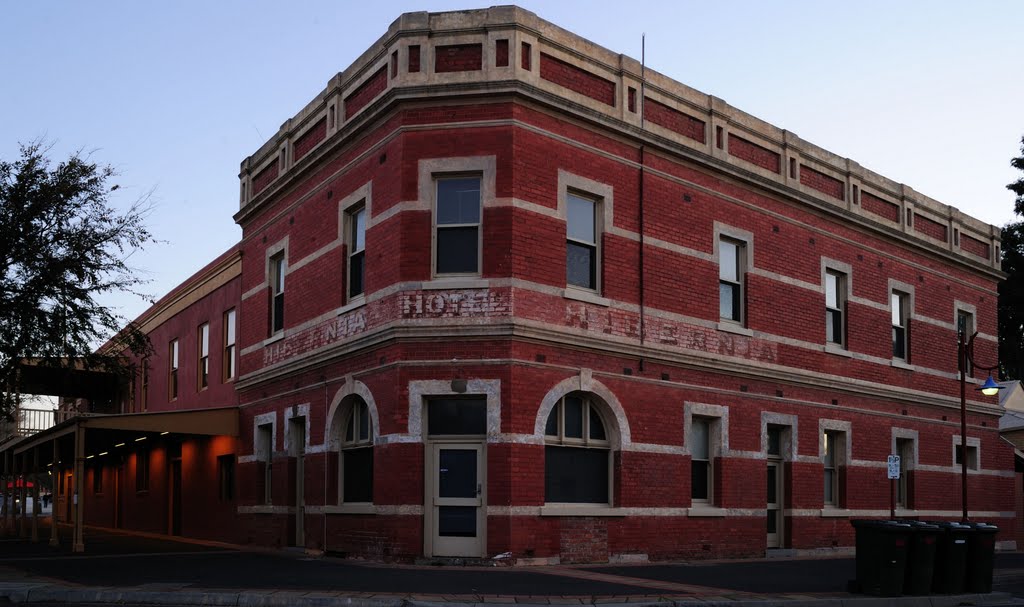 Hibernia Hotel, Bendigo by densil