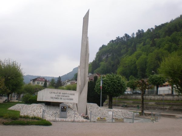 Monument aux morts du Truchet à Saint - Claude by Charbela