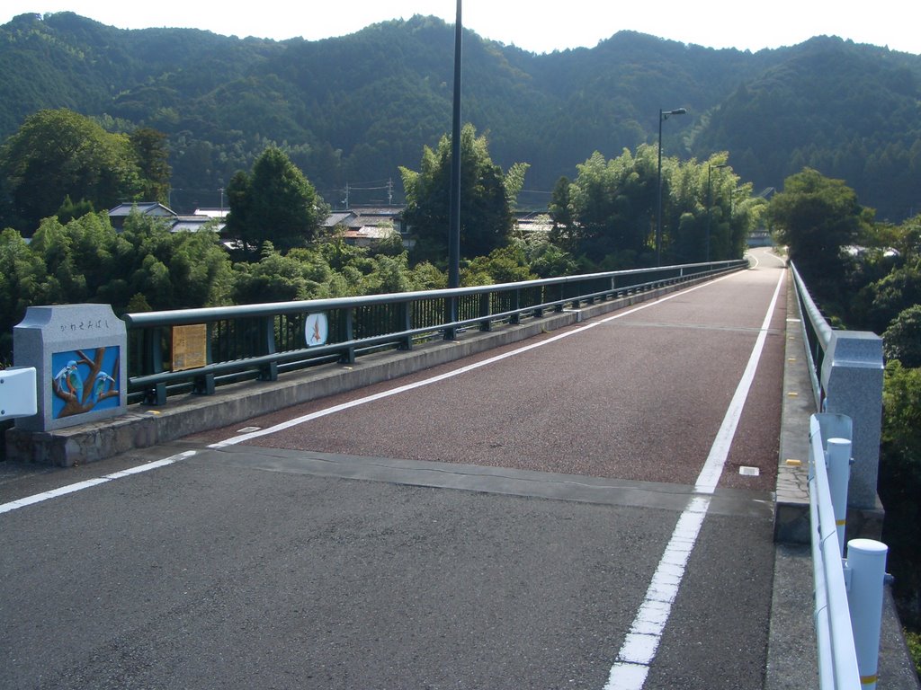 Kawasemi bridge by street watcher