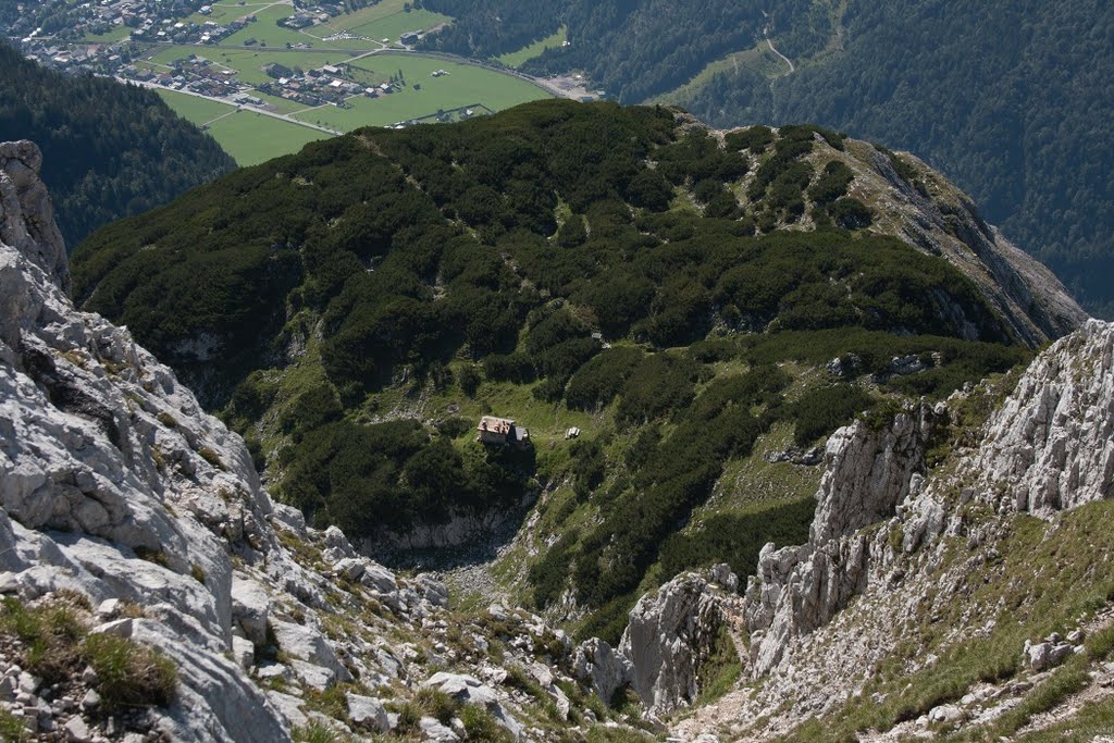 Blick auf die Arnspitzhütte by JustforFun