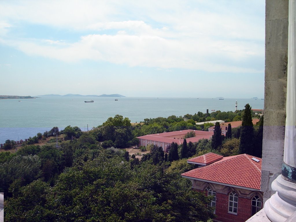 Bosporus view from sultan bedroom :) by ozgur1978