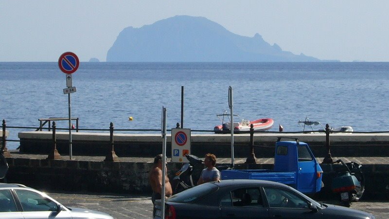 Panarea, vom Hafen von Santa Marina Salina aus gesehen, September 2007 by basis104