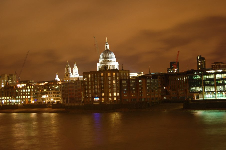 St. Paul's Cathedral bei Nacht by Christian Schweiger