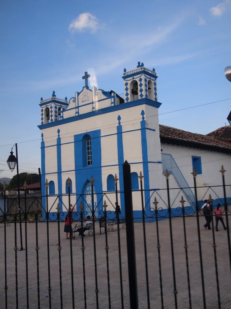 Iglesia San Diego, San Cristóbal de Las Casas by YannB