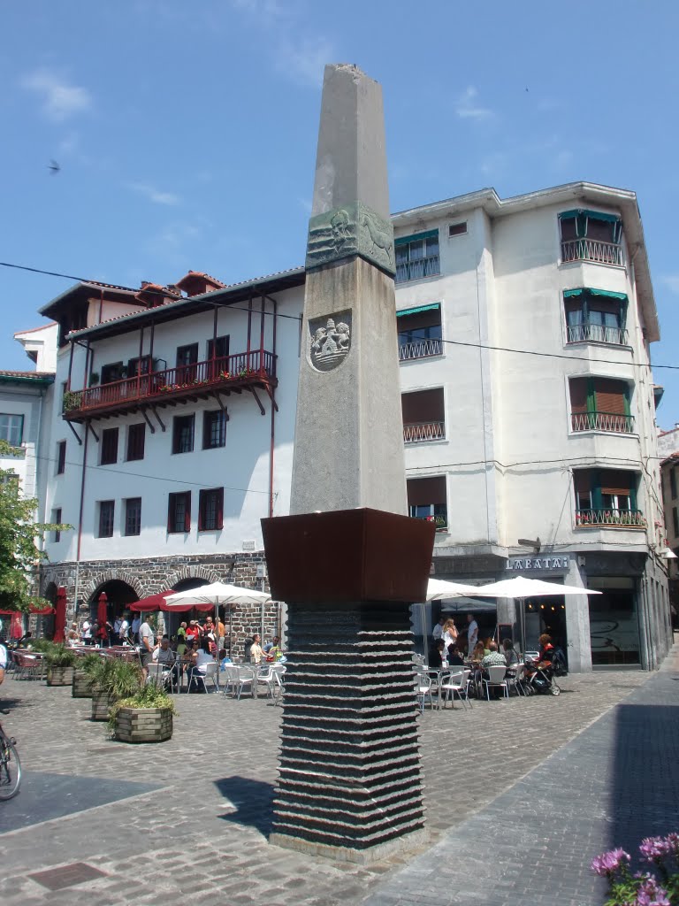 'Deba Herriaren Omenez', Arakistain Plaza. Deba by Gorka Aranzabal