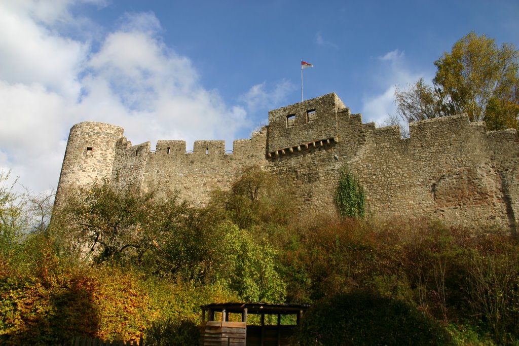 Hillesheimer Stadtmauer aus dem 13. Jahrhundert by MUB