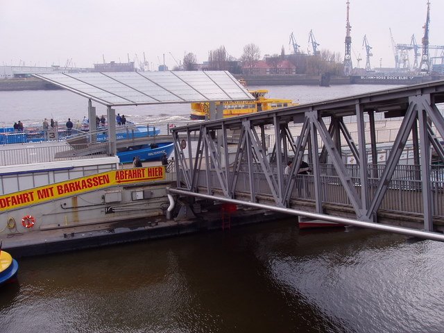 117 Hamburg, Hafen by Daniel Meyer