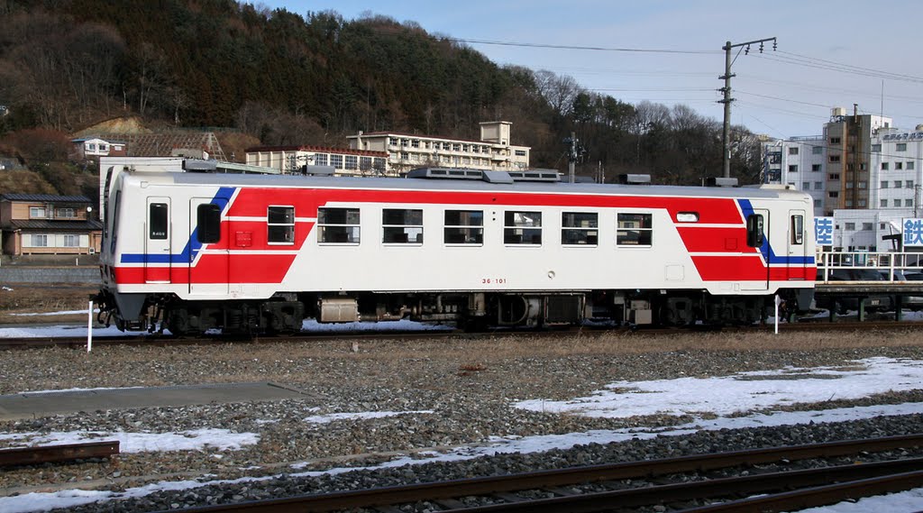 Sanriku Railway DMU at Kamaishi 2005 by RodWilliams