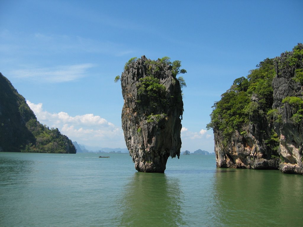 Bond Island by kuschelteddy