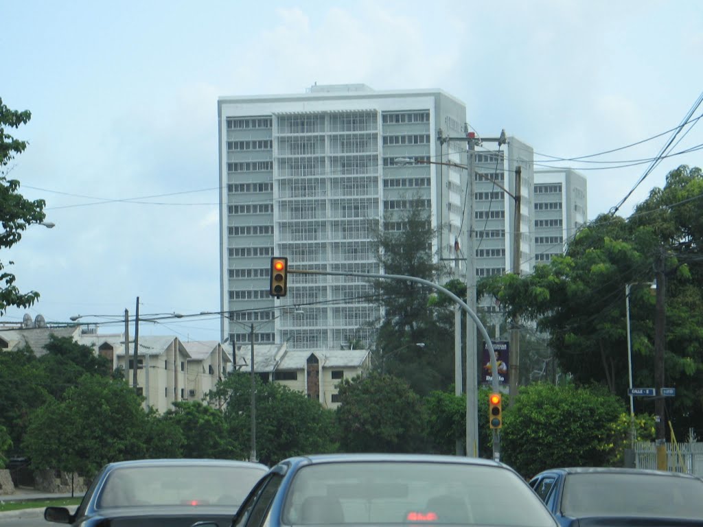 AVENIDA LUPERON D. N. by Carlos M. Pascual