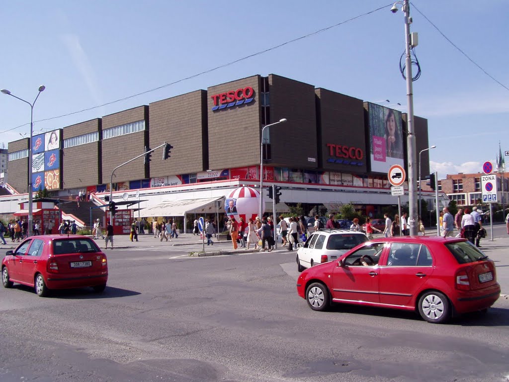 Nitra - Tesco by Bruno Esteves ©